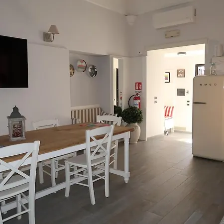 La Casetta-centrale-parcheggio Gratuito